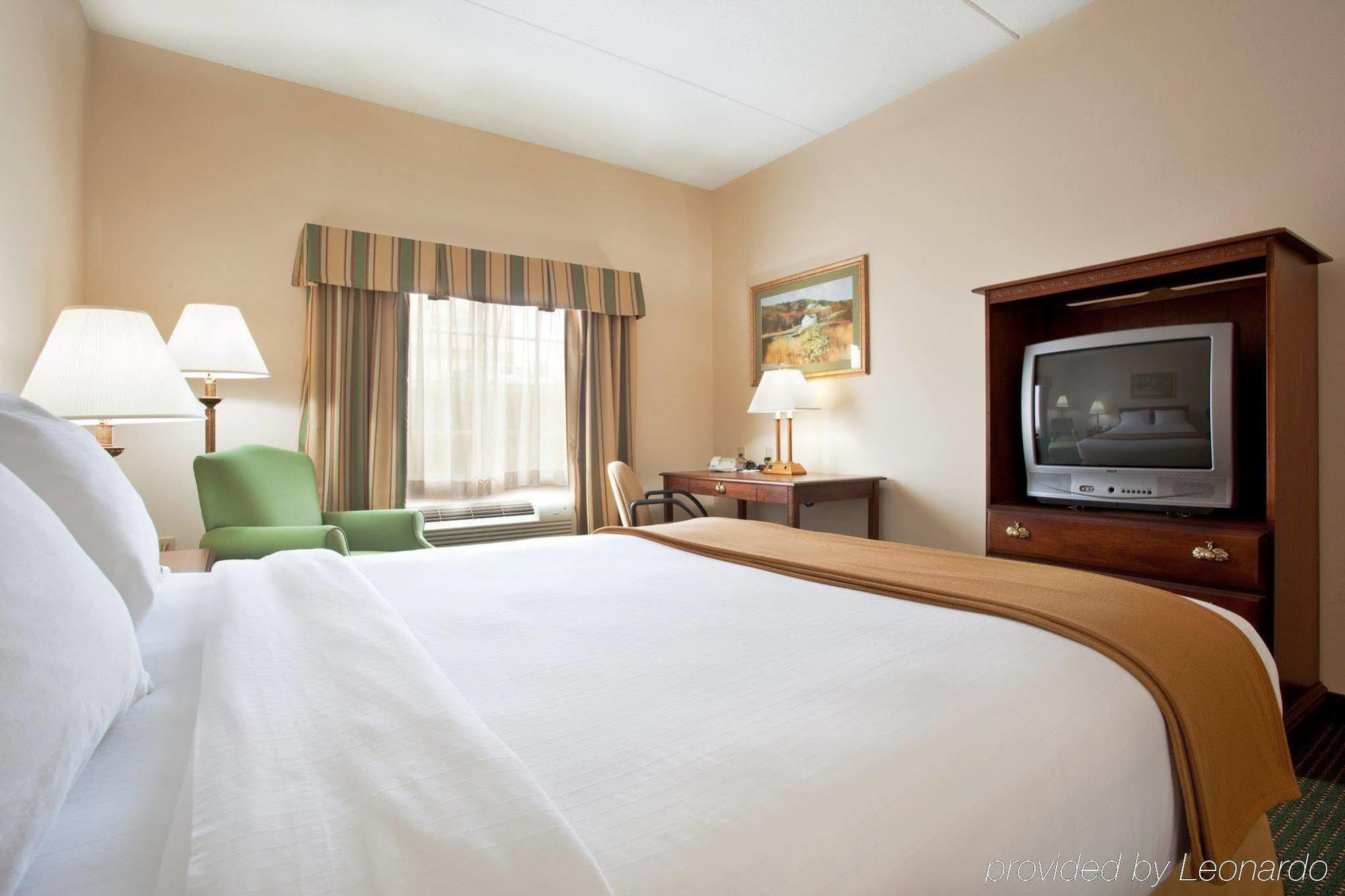 Holiday Inn Express Mount Pleasant- Scottdale, An Ihg Hotel Экстерьер фото