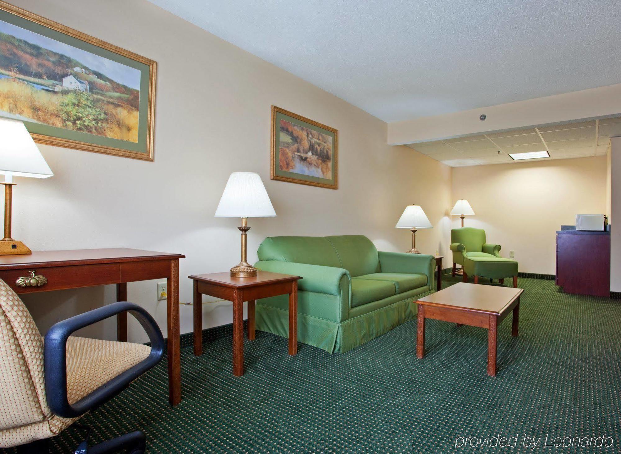 Holiday Inn Express Mount Pleasant- Scottdale, An Ihg Hotel Экстерьер фото